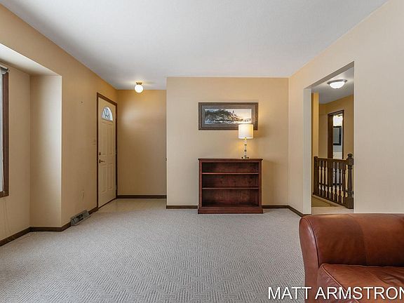 5th image of 6527 Lily St SW