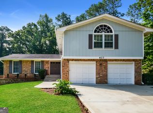 627 Rockborough Dr, Stone Mountain, GA 30083