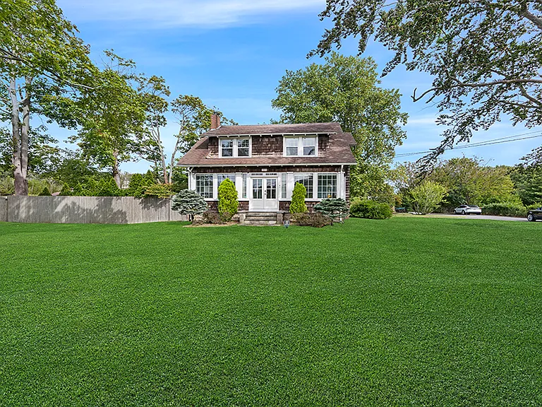 Ponquogue Ave — Photo 3
