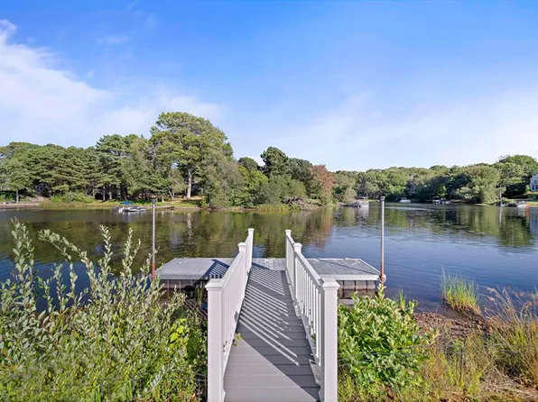 45 Pond Cir, Mashpee, MA 02649