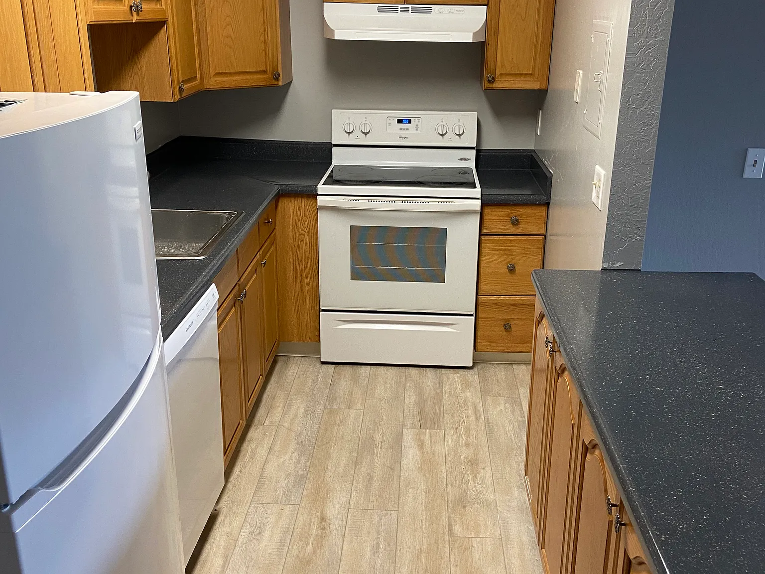 Alamo Park Apartments — Photo 3