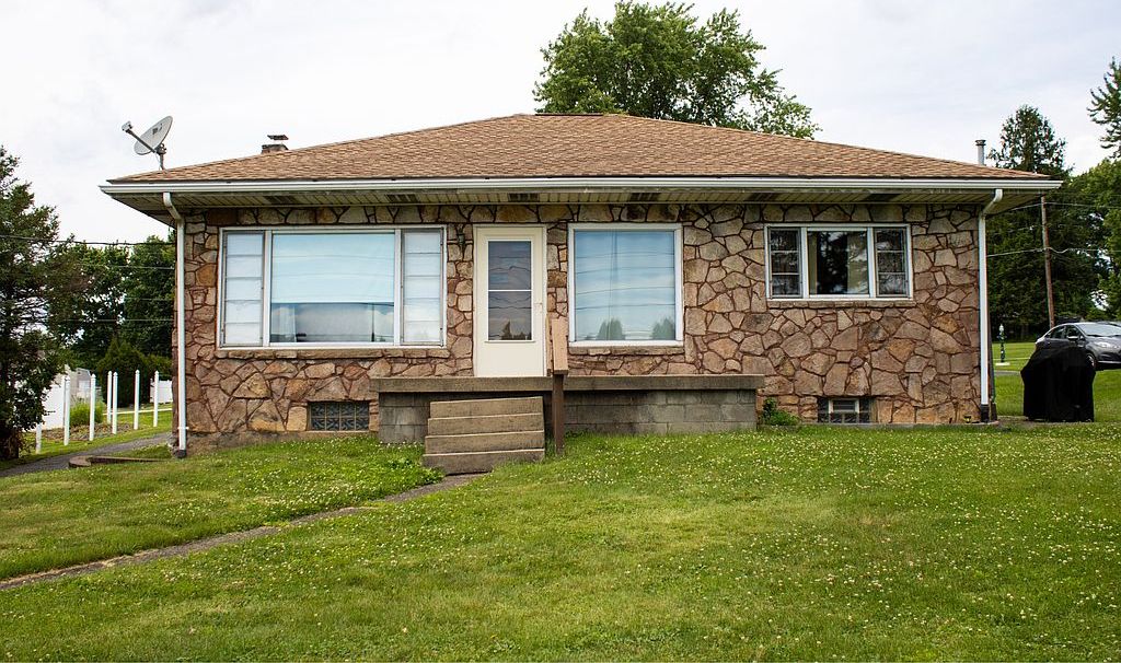 2465 Home St - Property Image