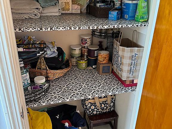 Kitchen pantry closet