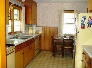 36 Mason Rd, Holyoke, MA 01040