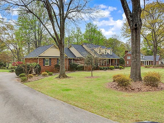 2nd image of 105 Hamilton Dr