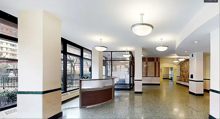 Entry / hallway, photo 1