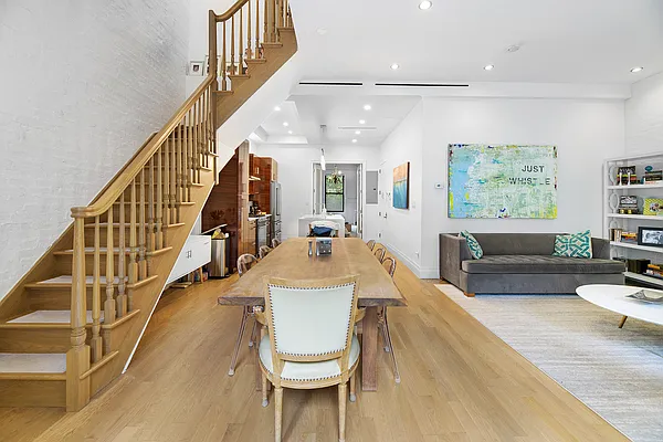 Rented by REAL New York | media 18