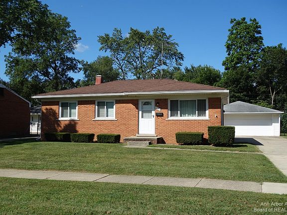 2nd image of 631 Lynne St