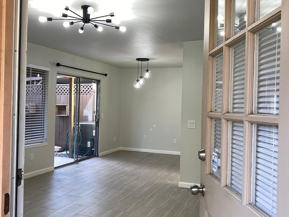 Front Entry, to Living Room