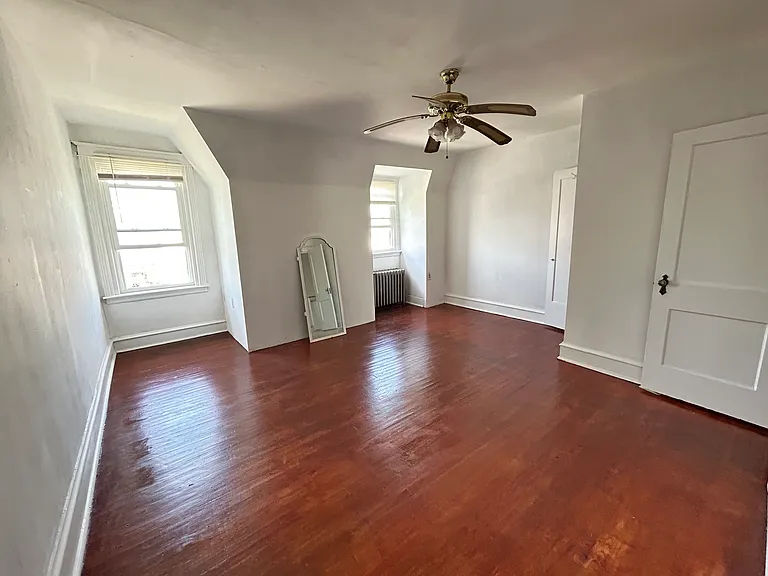 249 N Linden Ave — Photo 5