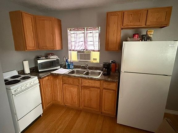 5th image of 3106 Western Ave #B