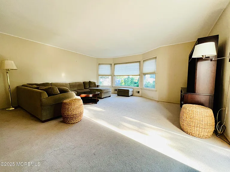 8 Corey Dr — Photo 11