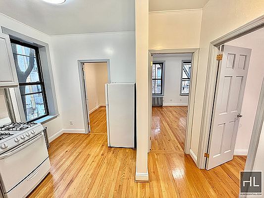 4th image of 100 E 7th St APT 3C
