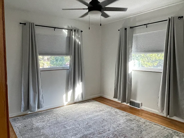 5622 Vogel Rd — Photo 37