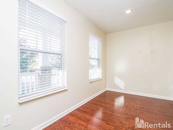 5th image of 1379 Creekside Dr