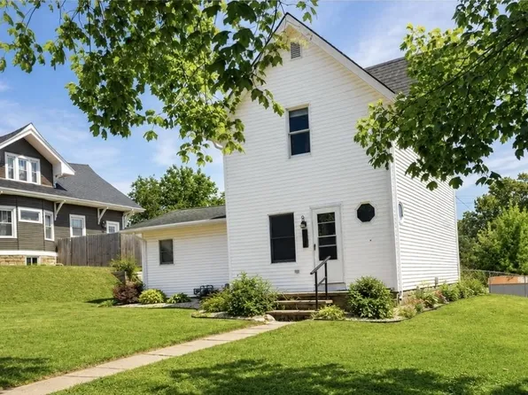 217 N Ford St, Anamosa, IA 52205