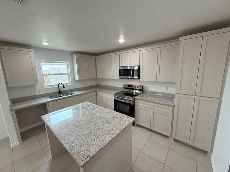 3510 Pascual De Leon Dr — Photo 6