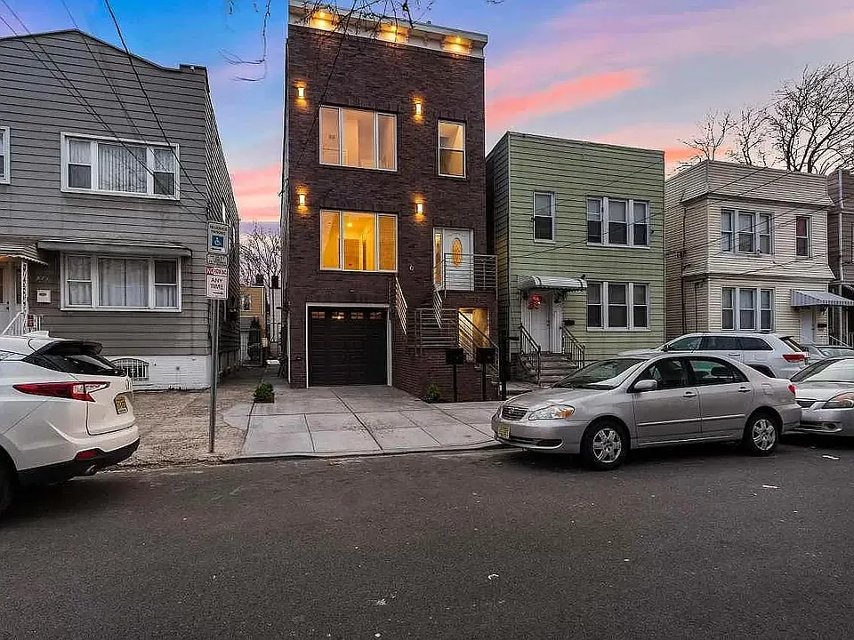 379 Ege Ave