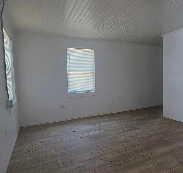 1404 S Jackson St — Photo 3