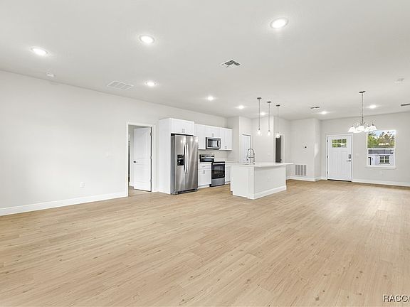 3rd image of 443 Marion Oaks Crse