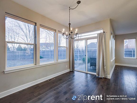 3rd image of 635 SE Creekside Dr