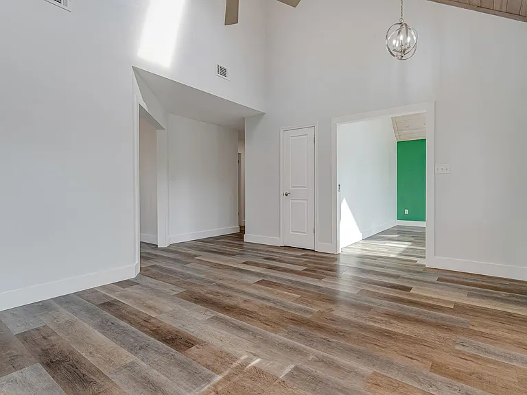 10008 Calle De Palencia — Photo 22