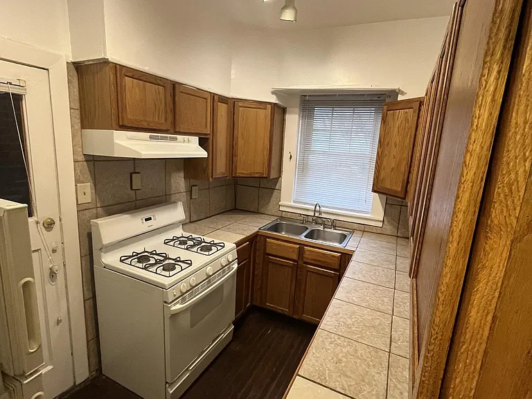 502 S 34th St — Photo 17