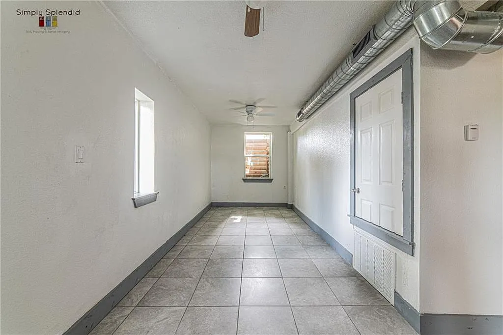 1 bed, 1.0 bath, 724 sqft, $1,200 — Photo 2