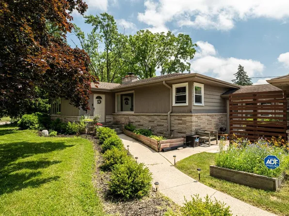 10015 West Glendale AVENUE, Wauwatosa, WI 53225