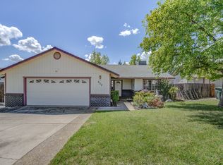 924 Partridge Dr, Redding, CA 96003
