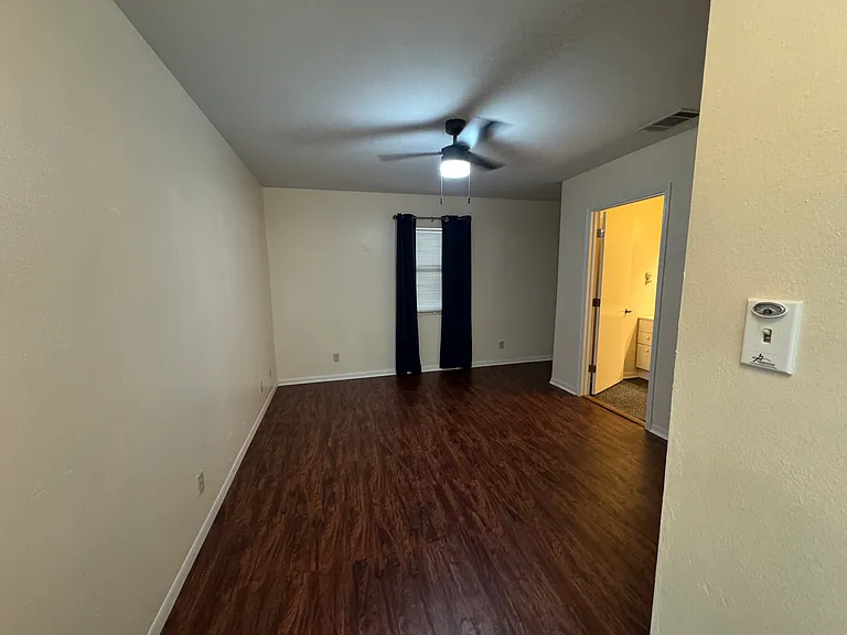 209 Oak Crest Ln #2 — Photo 2
