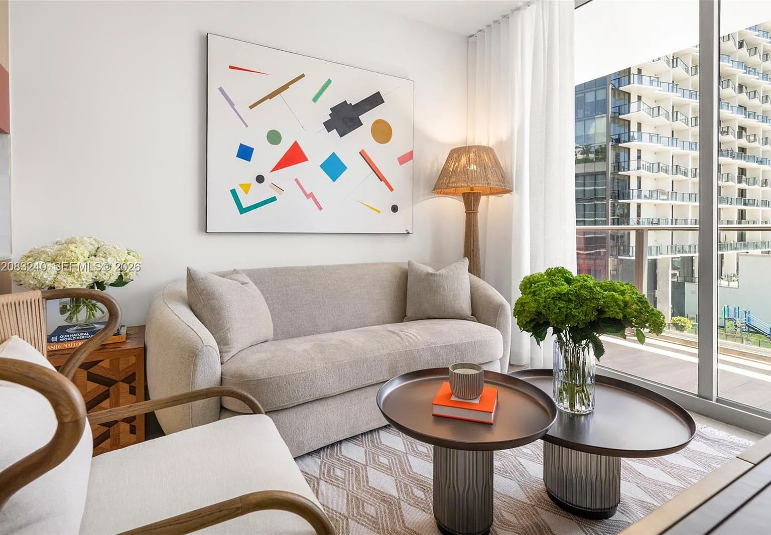 2 bed, 2.0 bath, 1100 sqft, $6,900 — Photo 2
