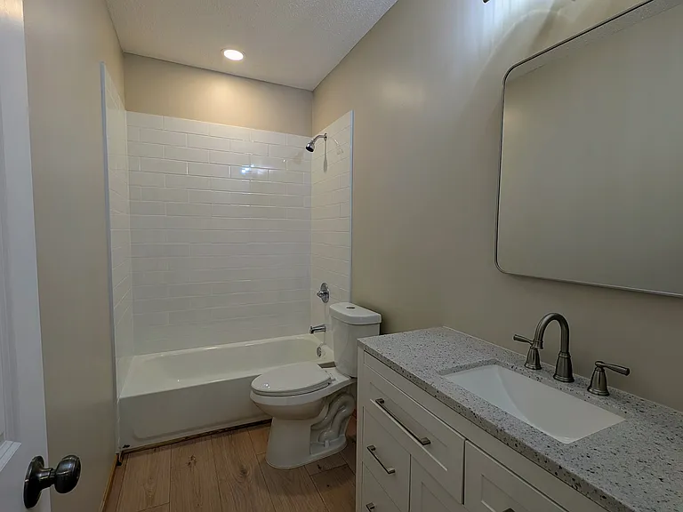 594 Sutherland Dr — Photo 26