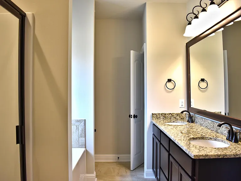 Master Bathroom: Shower, Bathtub, Toilet, Walk-in Closet