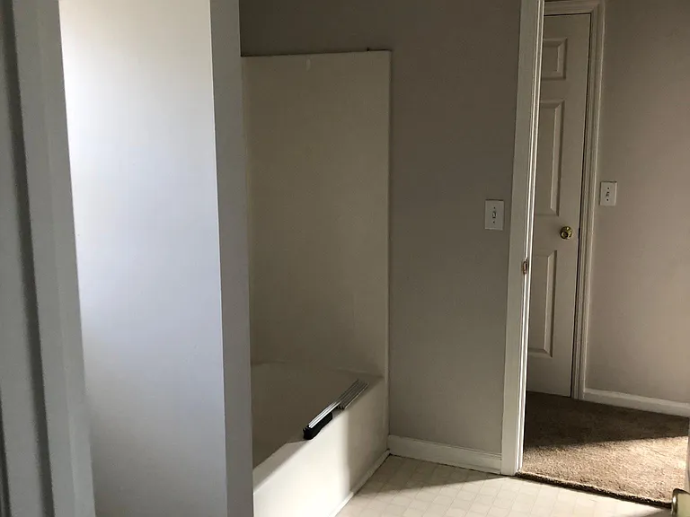 Shared toilet a bath/shower
