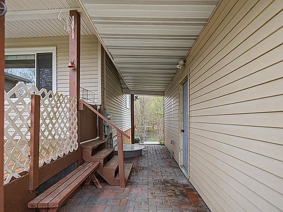 4th image of 3100 Solon St NE