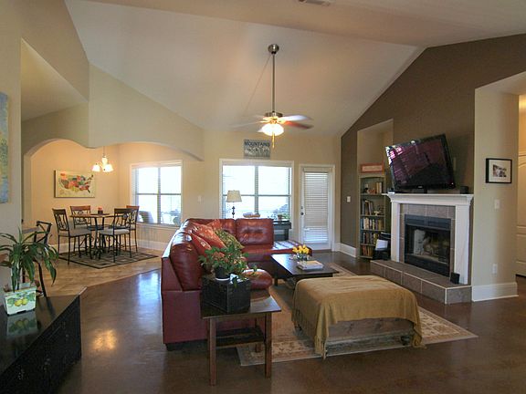 Great Room w/ Fireplace