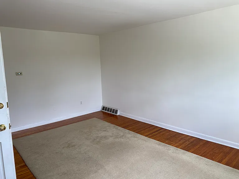 411 W Jefferson St — Photo 1