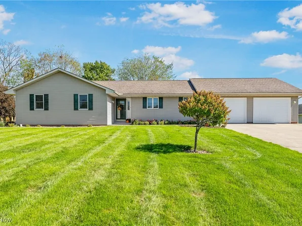 364 Foxbury Dr SW, Carrollton, OH 44615