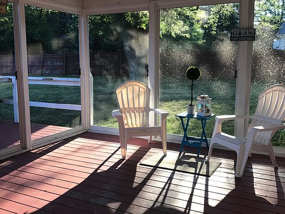 Screened in Patio 