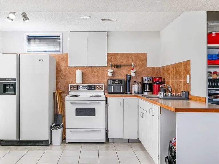 W Rundlehorn Dr NE — Photo 1