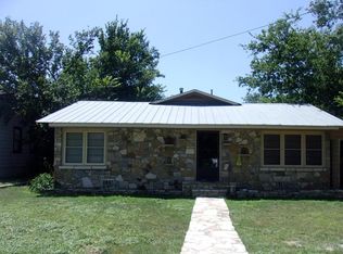 1005 Flag St, Llano, TX 78643