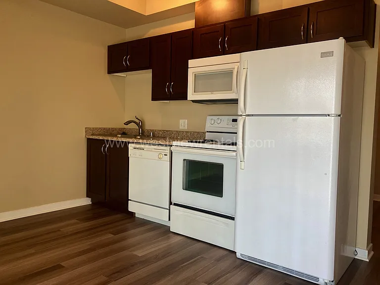 200 E Maple St — Photo 498