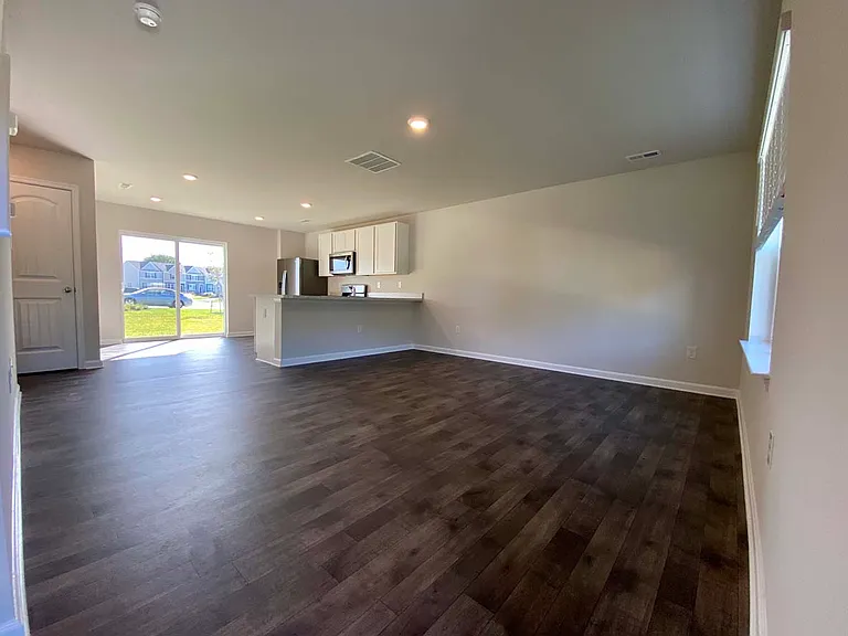 407 Mardella Dr — Photo 3