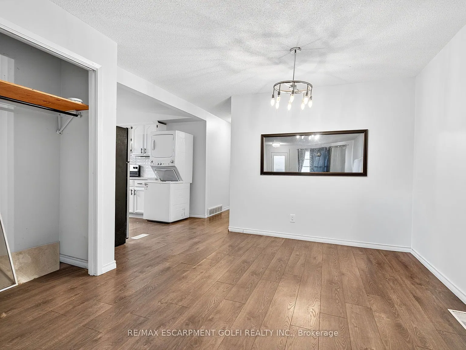 3 bed, $2,100 — Photo 4