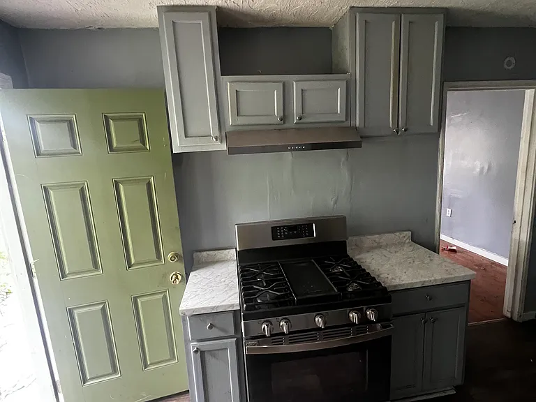 220 Taylor St — Photo 2