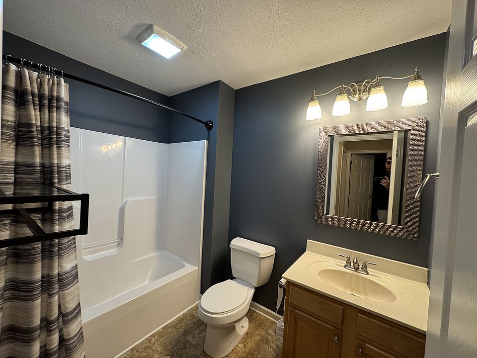 2nd image of 822 Quadrilla St #1