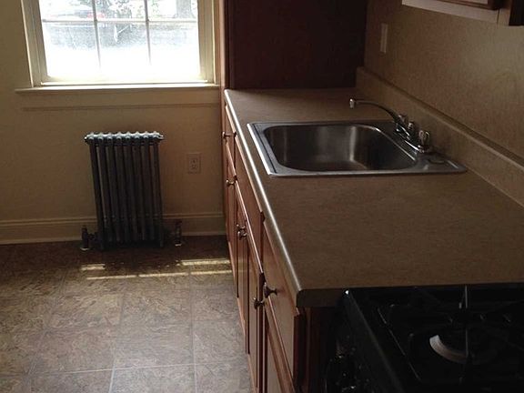 5th image of 185 Gold St APT B