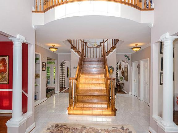 5th image of 1005 Featherston Ct