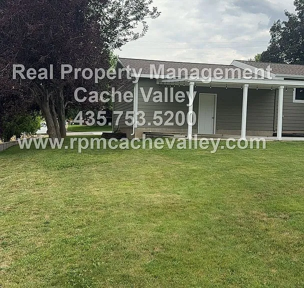 220 E 300 N — Photo 25